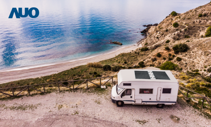 「可撓輕量化太陽光電板SunCurva」使用輕量特殊耐候型複合板取代傳統太陽能板的玻璃前板，不僅降低70%重量，每米平方僅3Kg；具有抗衝擊性能及通過電磁相容性測試，可應用於交通運輸工具，如露營車、遊艇等